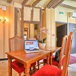 Welcome Hotel